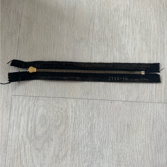 Vintage Fendi Zipper - Picture 4 of 8